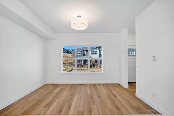 Cochrane, AB T4C 3E3,525 River Heights DR #1604