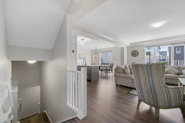 Airdrie, AB T4B 5L1,2091 Windbury CRES SW