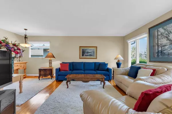 Calgary, AB T2J 2J7,64 Lake Emerald RD SE