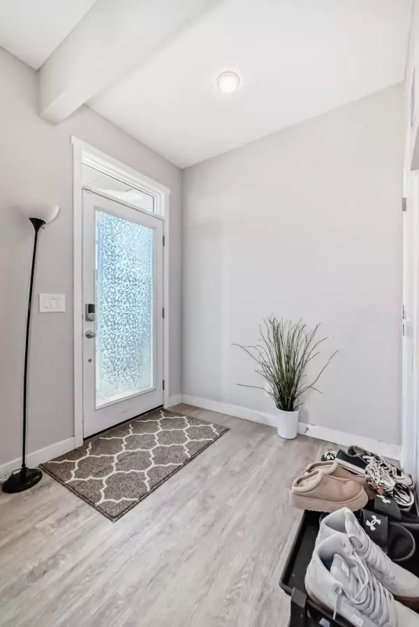 Calgary, AB T3S 0E7,7468 202 AVE SE