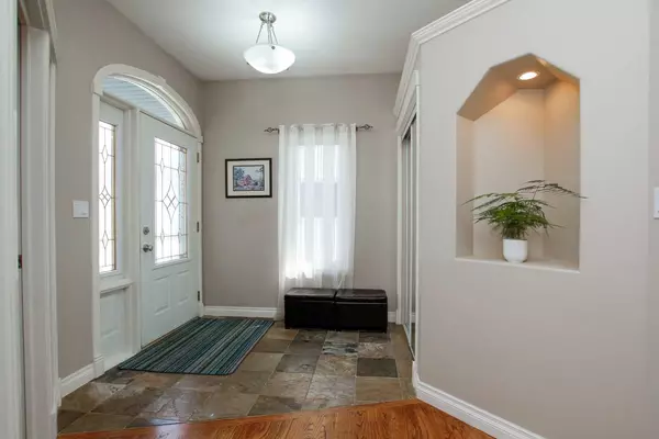 Red Deer, AB T4R 2W6,49 Leung Close