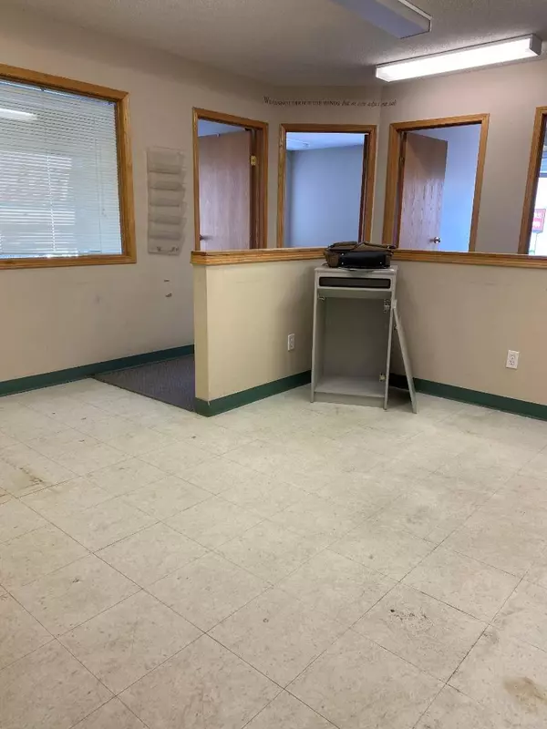 Whitecourt, AB T7S 1P8,4213 42 AVE #2B