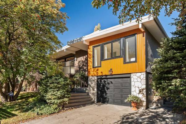 2332 Uxbridge DR NW, Calgary, AB T2N 3Z6