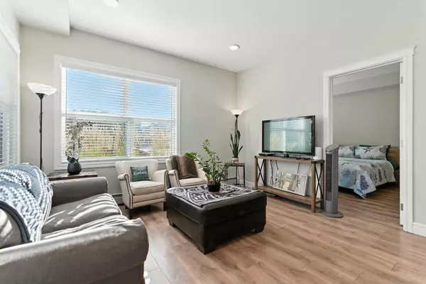 Calgary, AB T3M 3H3,19661 40 ST SE #118