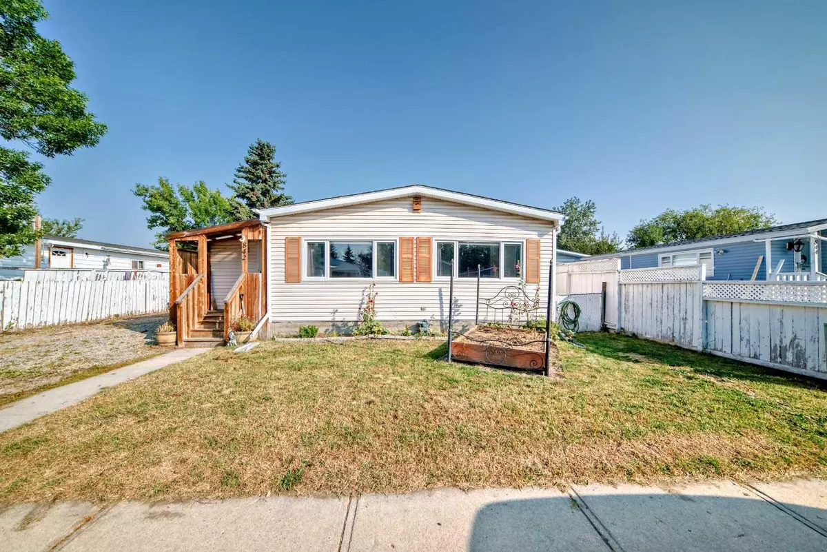 Strathmore, AB T1P 1E8,842 Briarwood RD