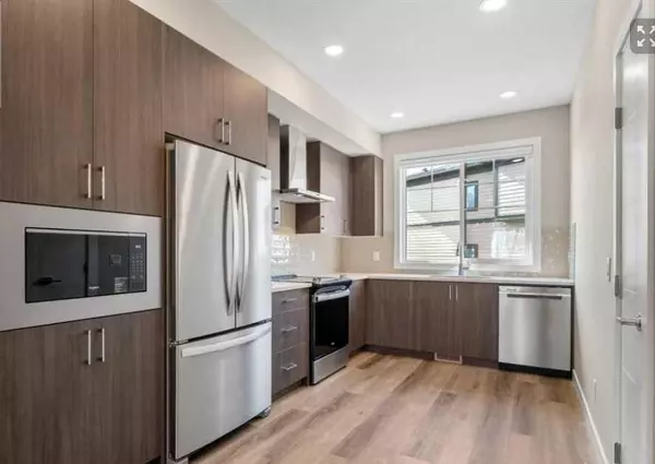 Chestermere, AB T1X 2W7,285 Chelsea CT #72