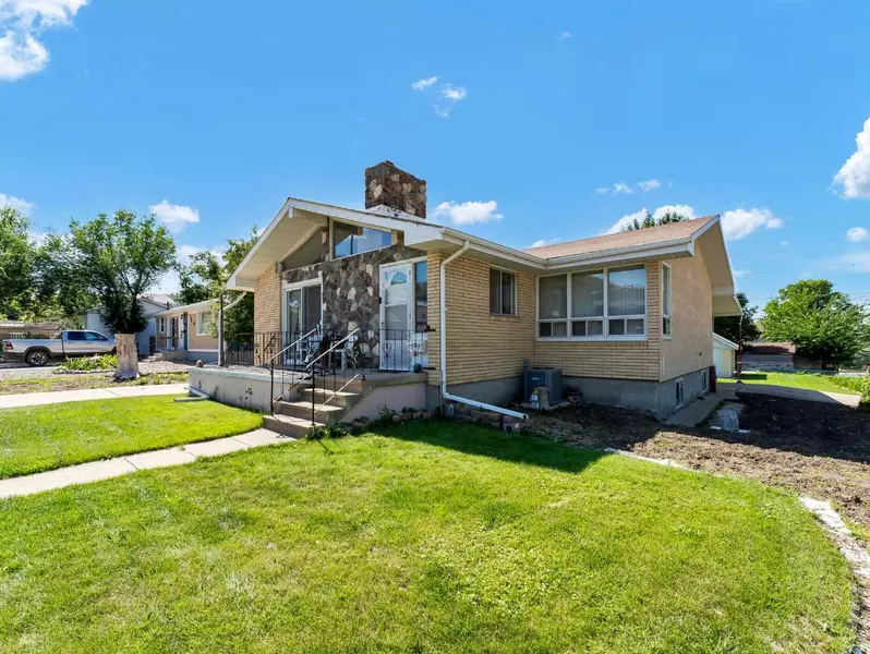 1702 15 AVE SE, Medicine Hat, AB T1A 3R5