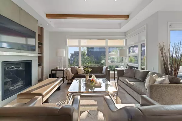 Calgary, AB T2T 6X3,3030 17 ST SW #302