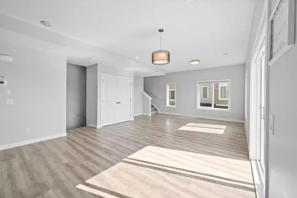 Airdrie, AB T4B 4L3,384 Canals XING SW