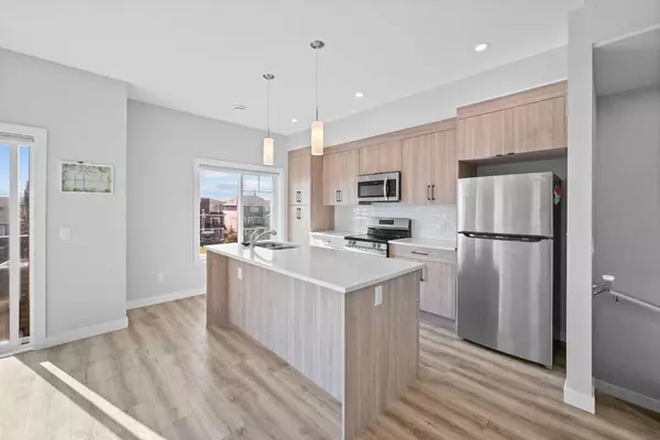 384 Canals XING SW, Airdrie, AB T4B 4L3