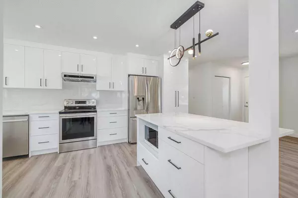 2618 41 ST SE, Calgary, AB T2B 1E1