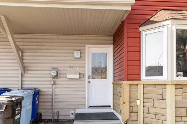 Fort Mcmurray, AB T9K1R8,151C DICKINS DR