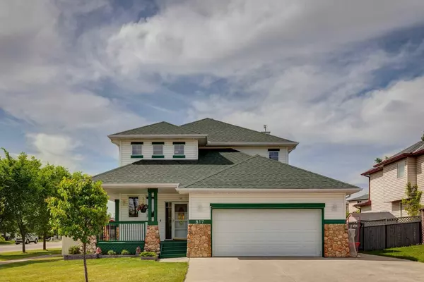 817 Crystal Beach Bay, Chestermere, AB T1X 1J1