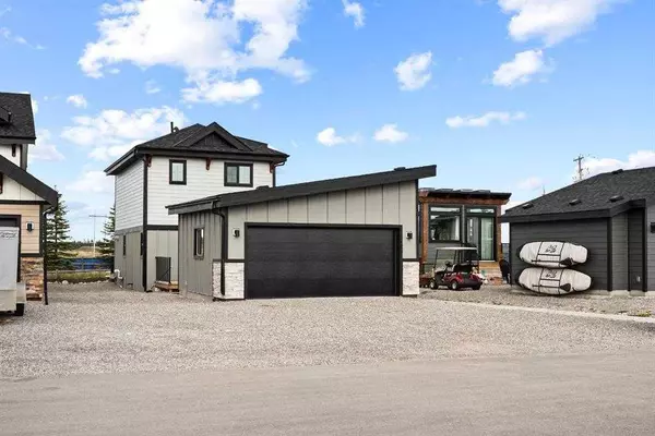 22 Cottageclub LN, Rural Rocky View County, AB T0L 1N0