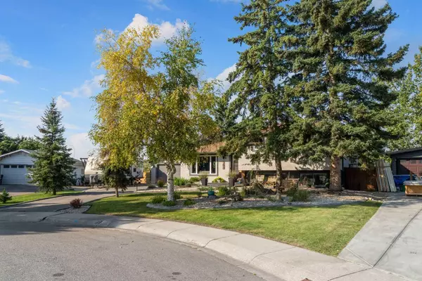 363 Cedarille CRES SW, Calgary, AB T2W 2H5