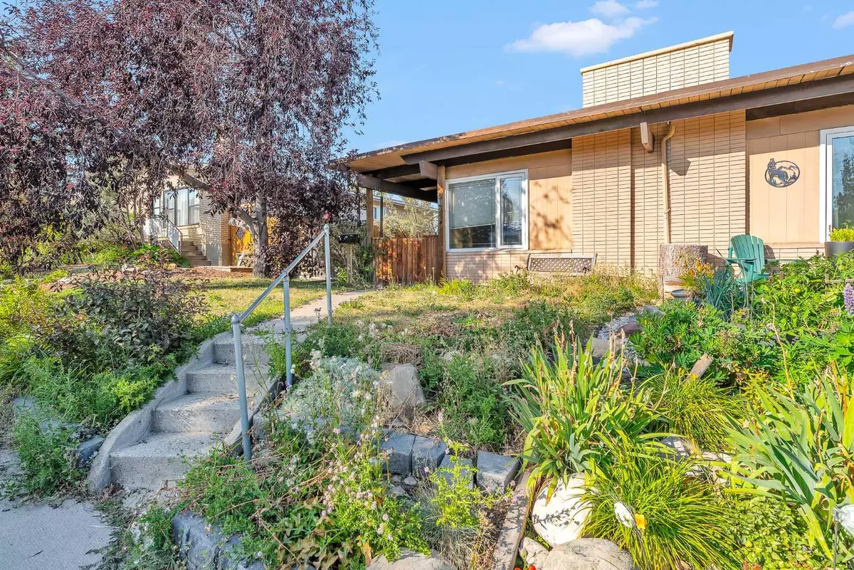 Calgary, AB T2K 2H2,28 Hilton AVE NW