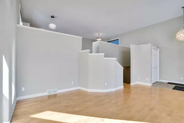 Calgary, AB T3G 4J3,307 Arbour Grove Close NW