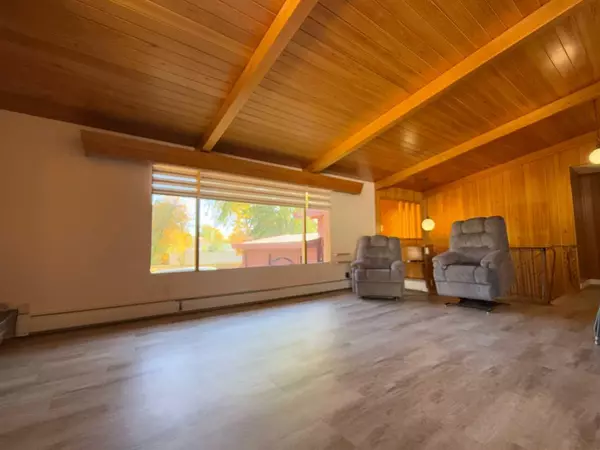 Vulcan, AB T0L 2B0,220 3 ST S