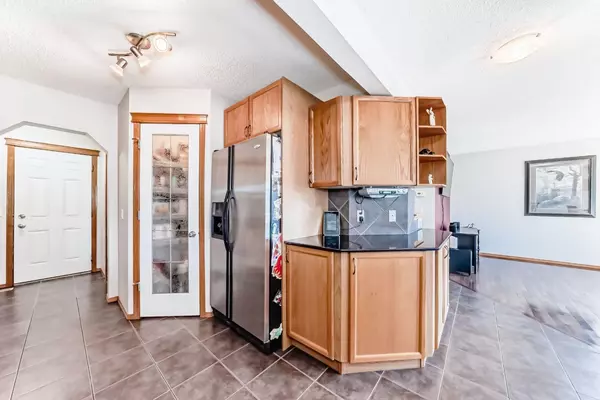 Calgary, AB T2X 3Y1,398 Chaparral Ridge CIR SE