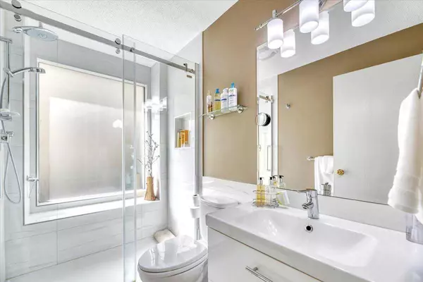 Calgary, AB T3H 1K2,488 Strathcona DR SW