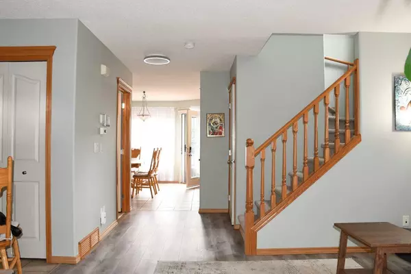Calgary, AB T3M 1E6,66 Cramond CIR SE