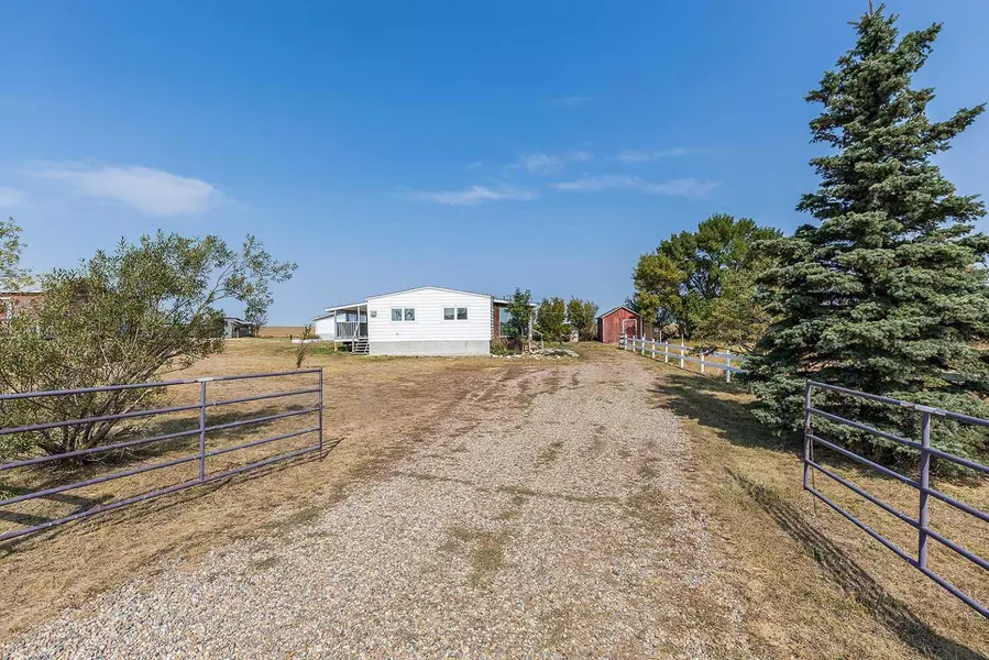 7502 Old TransCanada HWY, Rural Cypress County, AB T0J 2P0