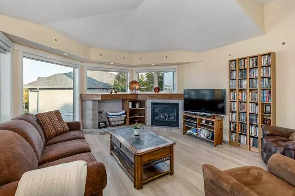 Cochrane, AB T4C 2G7,147 Crawford DR #3R