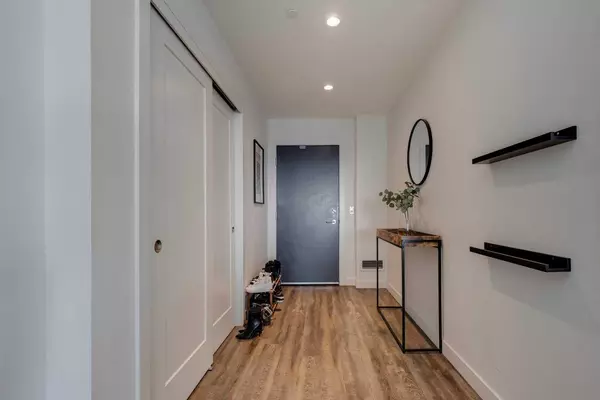 Calgary, AB T2N 1P9,730 5 ST NE #406