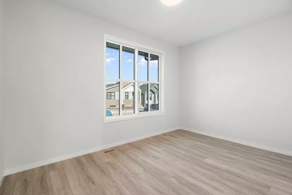 Calgary, AB T3P 2L1,34 Herron Common NE