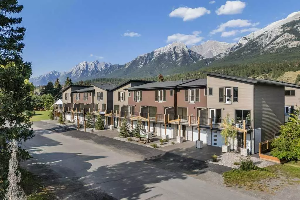Canmore, AB T1W 1M4,1330 1st AVE #109