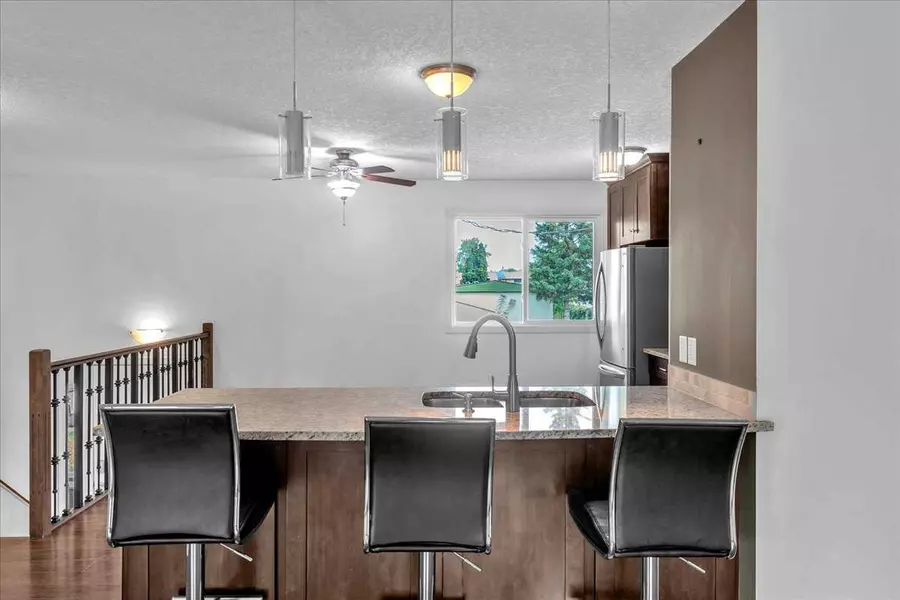 50 8 AVE SE #6, High River, AB T1V1E8