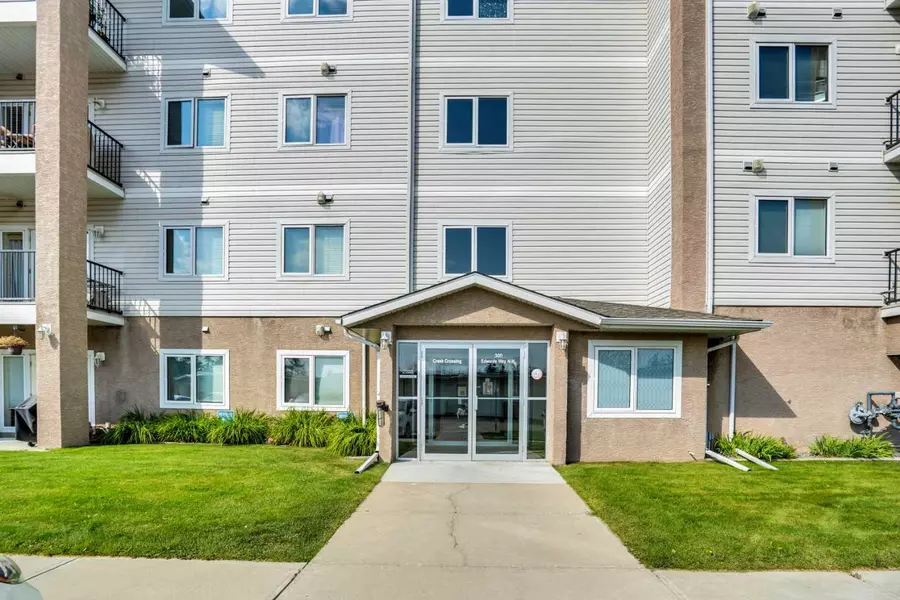 300 Edwards WAY NW #107, Airdrie, AB T4B 3B4