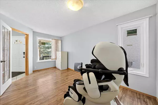 Calgary, AB T3K 3Z9,64 Macewan Park Rise NW