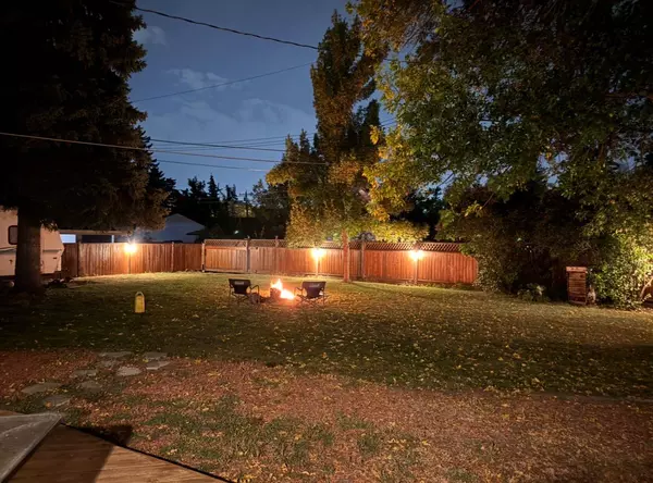 Calgary, AB T2B1S9,2443 Fir DR SE