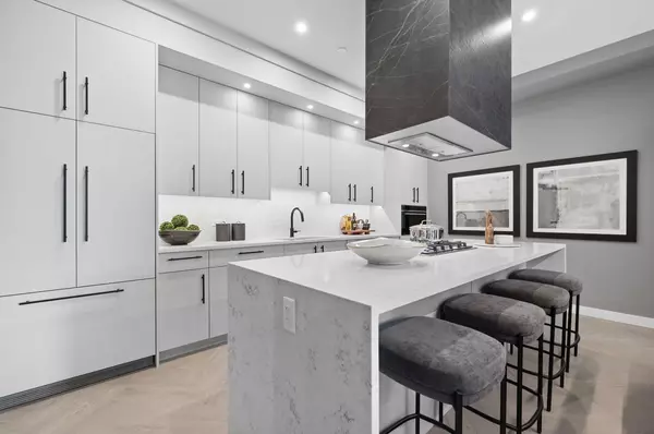 Calgary, AB T3H6H6,835 78 ST SW #206