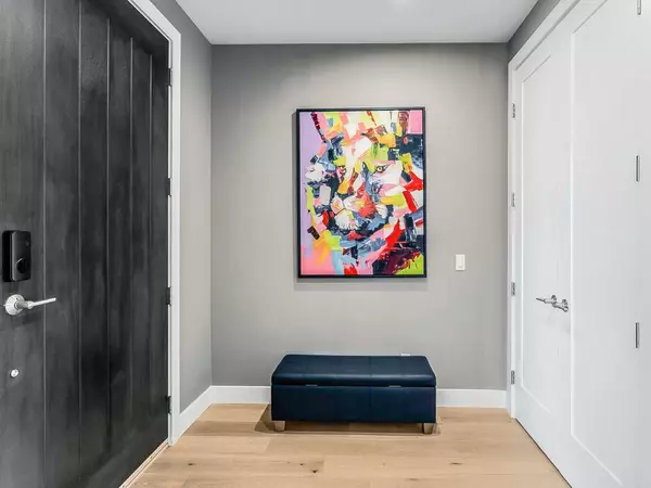 Calgary, AB T3C 1Z7,906 43 ST SW