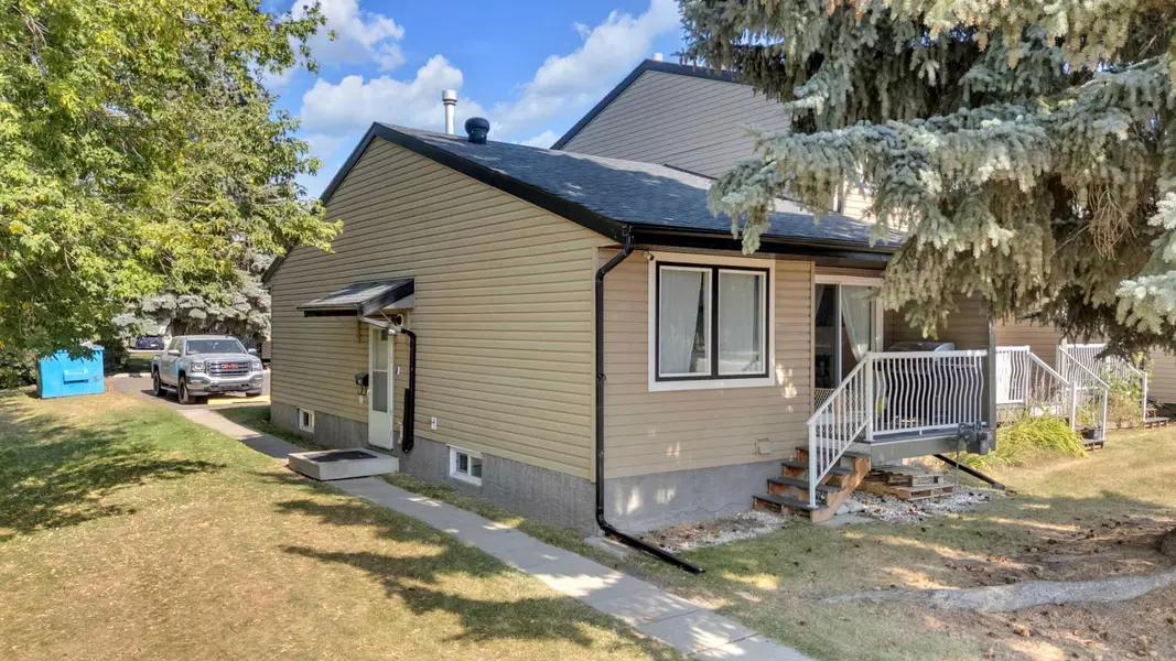 96 Holmes ST #25, Red Deer, AB T4N 6G6