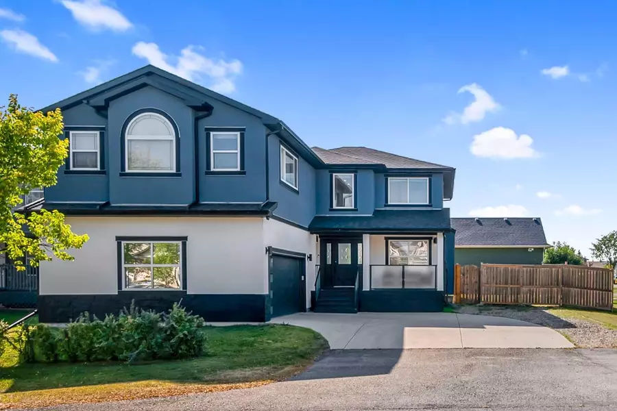 80 Canoe SQ SW, Airdrie, AB T4B 2N6