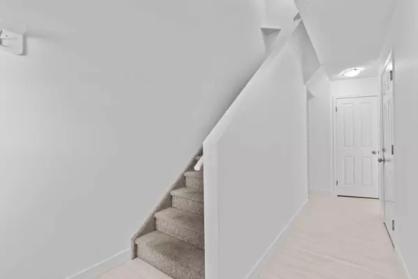 Calgary, AB T3K 0G6,85 Panatella Villas NW