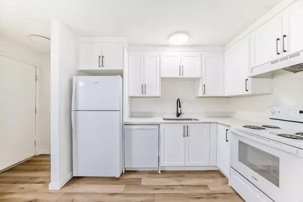 Calgary, AB T3K 3E3,51 Macewan Park WAY NW