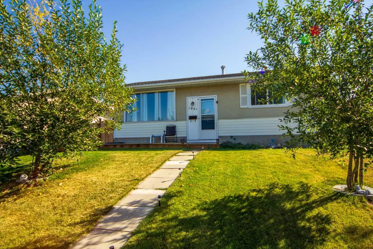 Calgary, AB T2A 3N7,1251 Penedo CRES SE