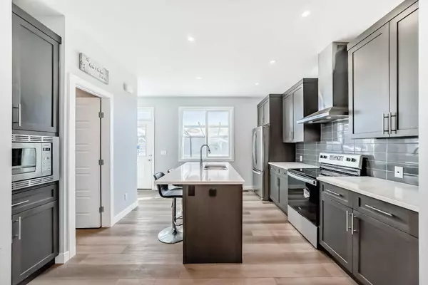 Chestermere, AB T1X 2P4,124 Chelsea GLN