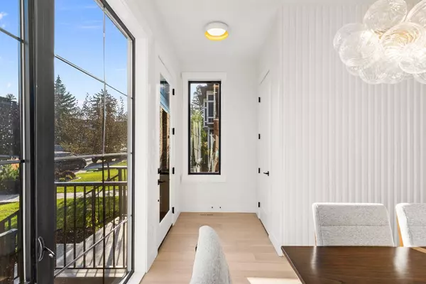 Calgary, AB T2T 2T3,1904 48 AVE SW