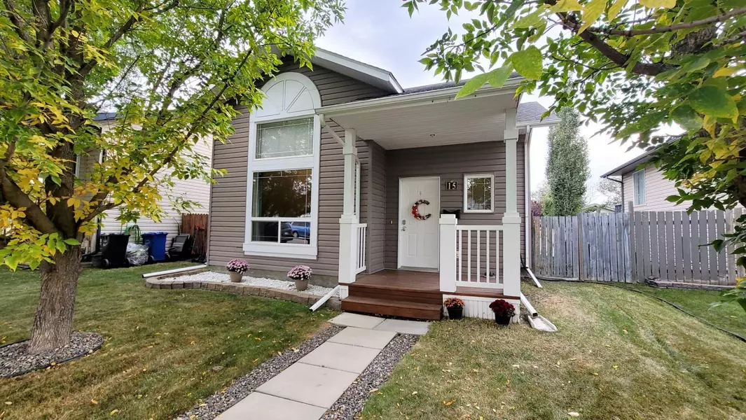 15 Elreg ST, Penhold, AB T0M 1R0