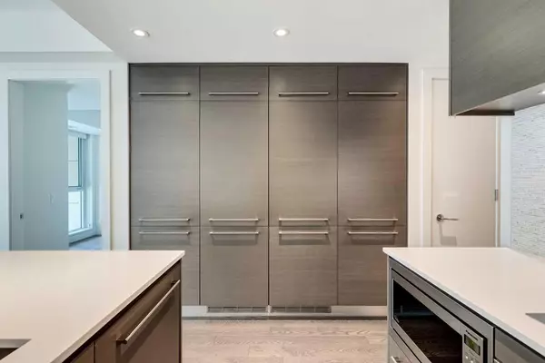 Calgary, AB T2P 1N4,1025 5 AVE SW #312