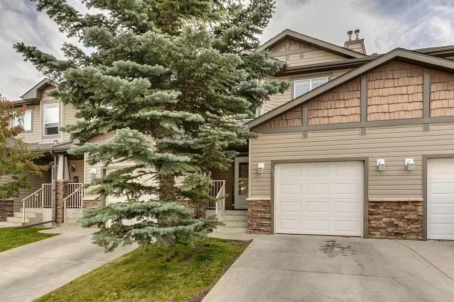 51 Spring Meadows Bay, Okotoks, AB T1S 2G8