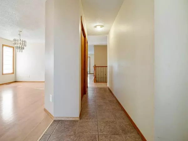 Lethbridge, AB T1K 6K9,148 Mt Blakiston Bay W