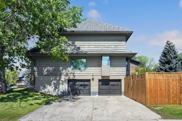 Calgary, AB T3H 1J1,4 Coach Ridge Close SW
