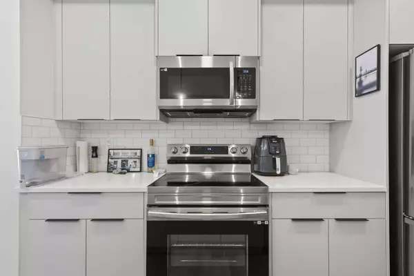 Calgary, AB T3M 3T1,220 Seton GRV SE #1104