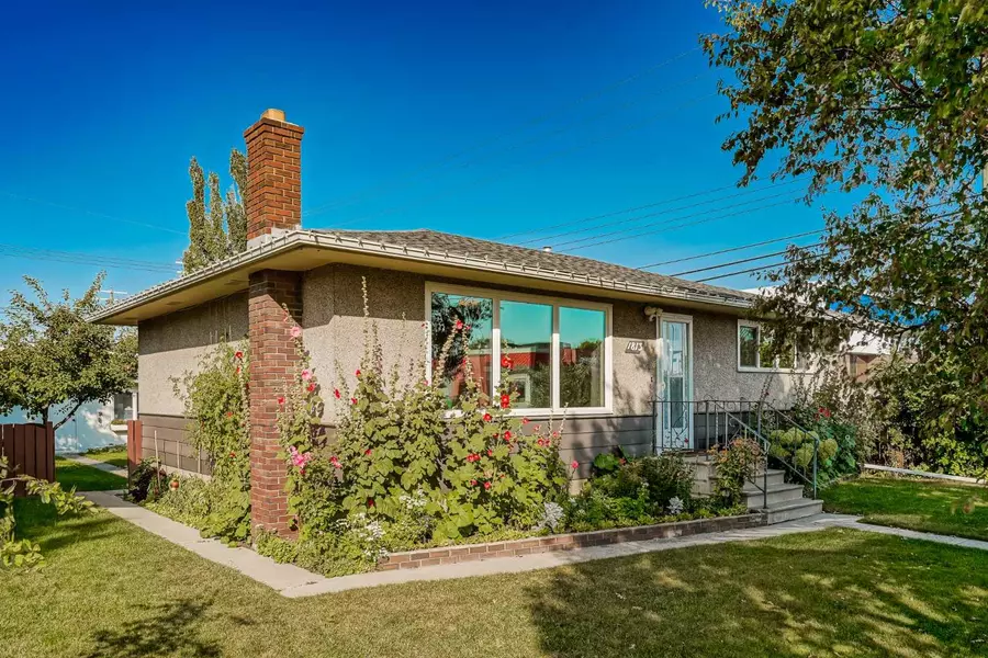 1813 38 ST SE, Calgary, AB T2B 0Z4